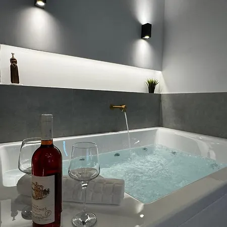 Botanica Noir Jacuzzi Valaoritou Apartamento *