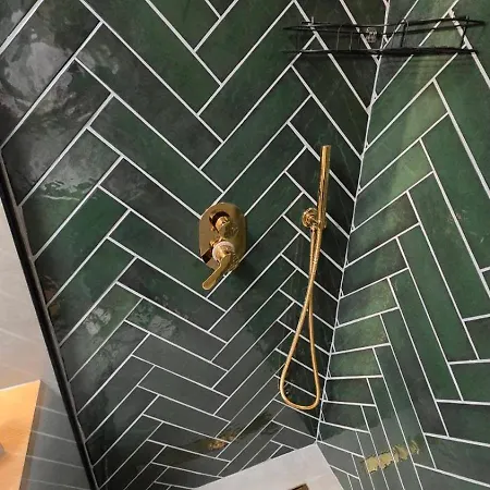 Botanica Noir Jacuzzi Valaoritou *