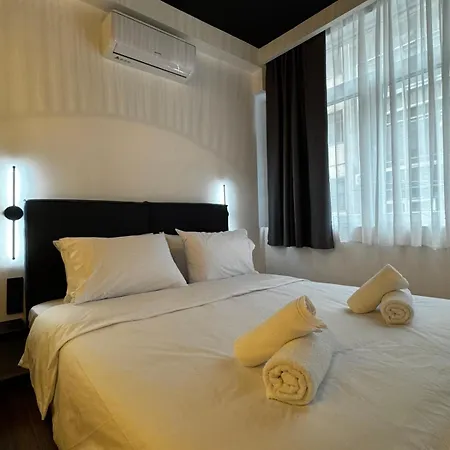 Botanica Noir Jacuzzi Valaoritou *