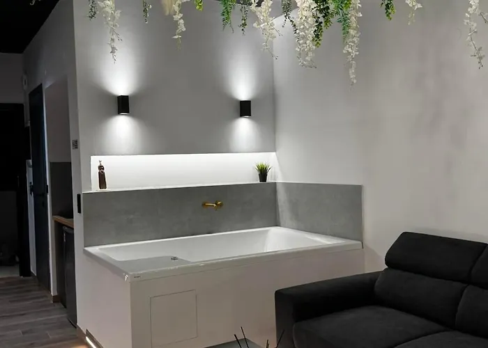 Botanica Noir Jacuzzi Valaoritou Daire Selanik