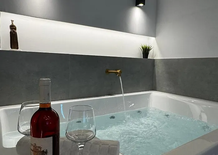 Botanica Noir Jacuzzi Valaoritou Daire *