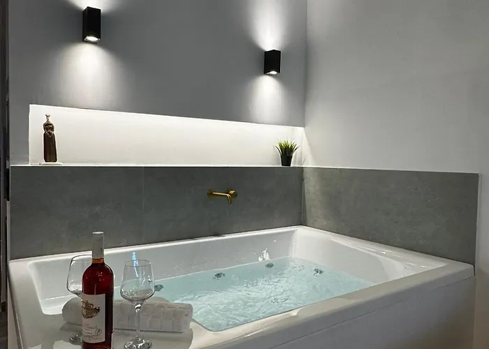 Botanica Noir Jacuzzi Valaoritou *