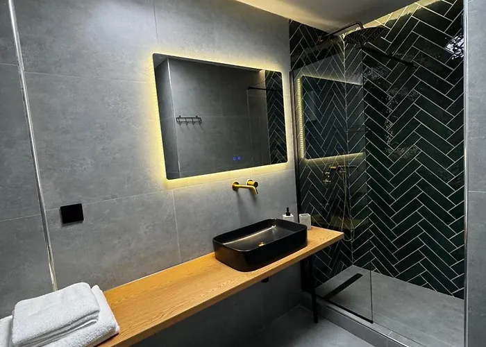 Botanica Noir Jacuzzi Valaoritou Daire