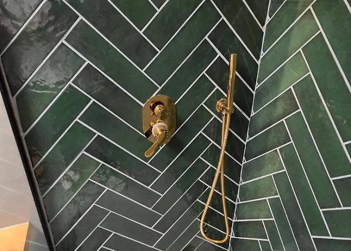 Botanica Noir Jacuzzi Valaoritou *