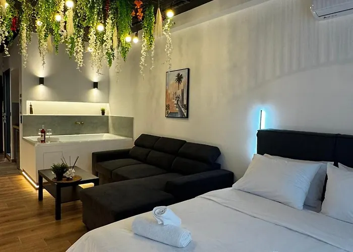 Daire Botanica Noir Jacuzzi Valaoritou *