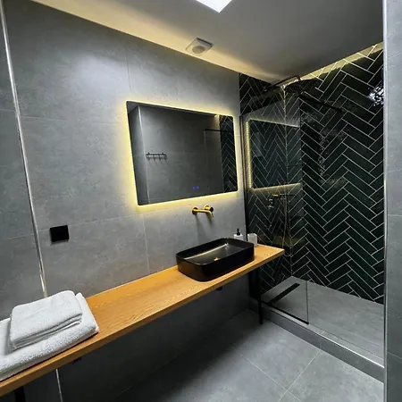 Botanica Noir Jacuzzi Valaoritou Apartamento