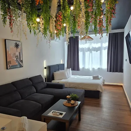 Botanica Noir Jacuzzi Valaoritou * סלוניקי