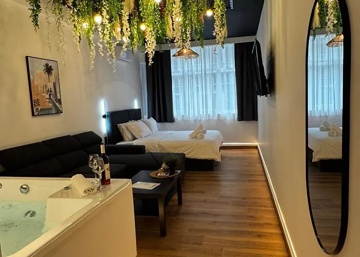 Botanica Noir Jacuzzi Valaoritou