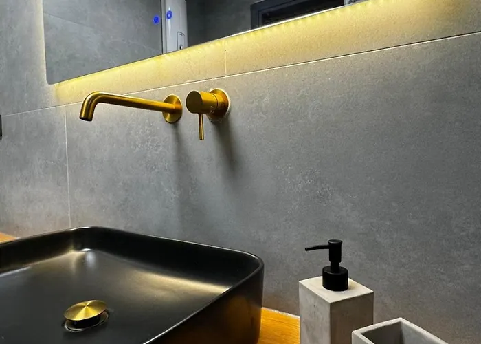 Botanica Noir Jacuzzi Valaoritou *