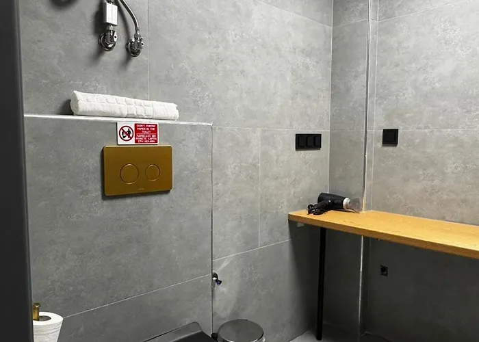 Botanica Noir Jacuzzi Valaoritou * Saloniki